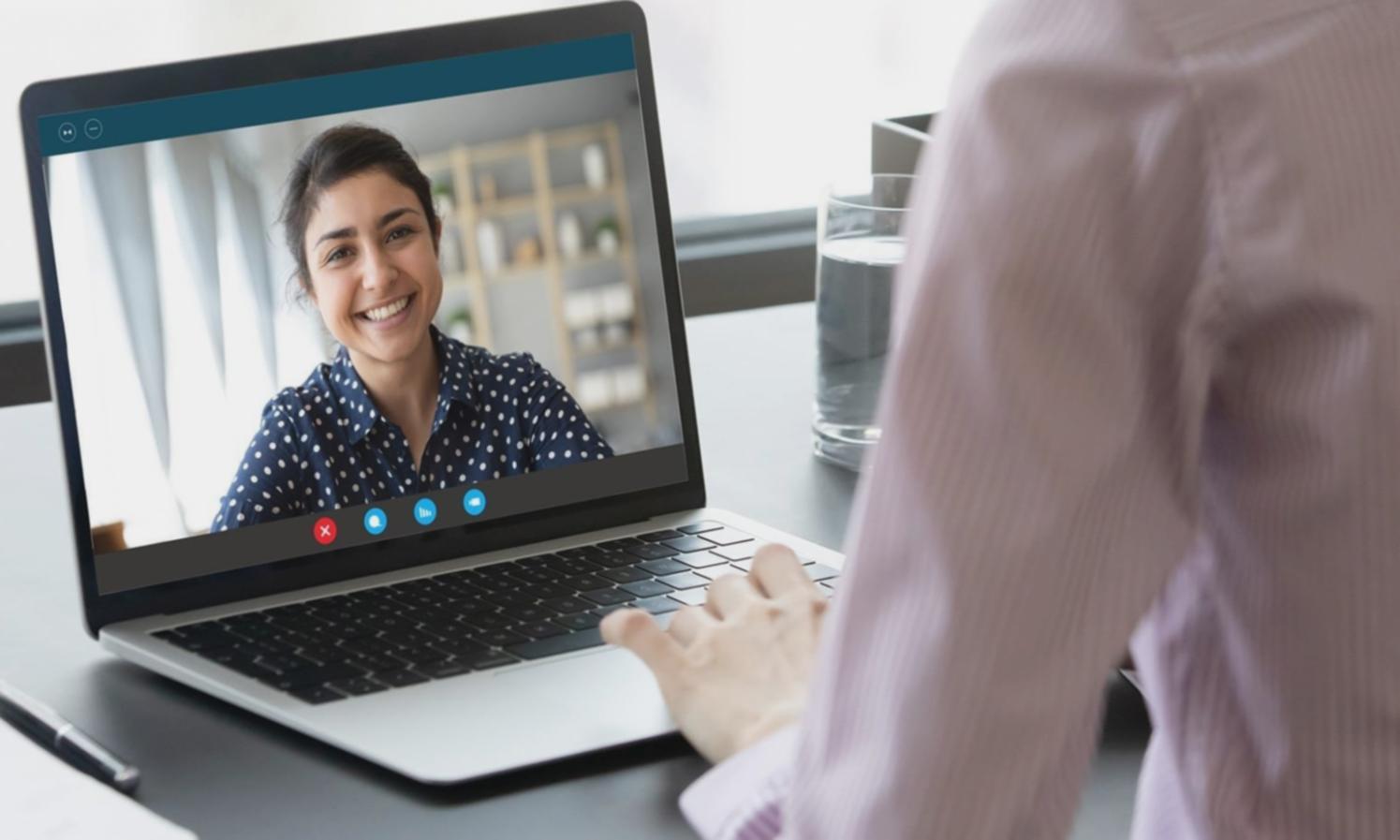 Participantes trabajando en ejercicios prácticos durante un taller